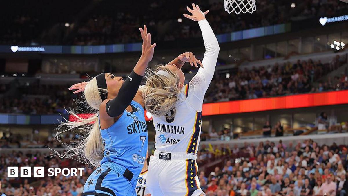 Chicago's DiJonai Carrington ejected for hard foul on Sophie Cunningham