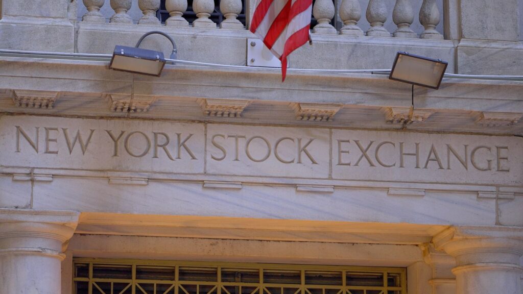 Stocks Finish Mostly Lower as Rising Crude Boosts Bond Yields